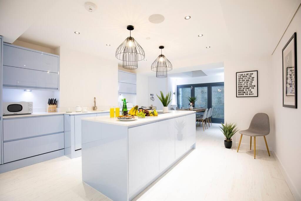 Central Townhouse With Roof Terrace Manchester Esterno foto