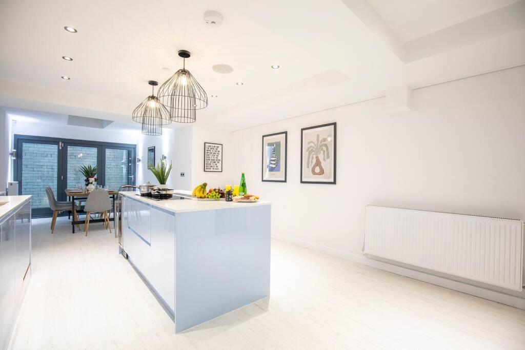 Central Townhouse With Roof Terrace Manchester Esterno foto