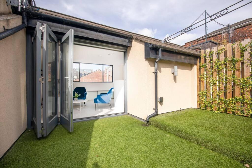 Central Townhouse With Roof Terrace Manchester Esterno foto