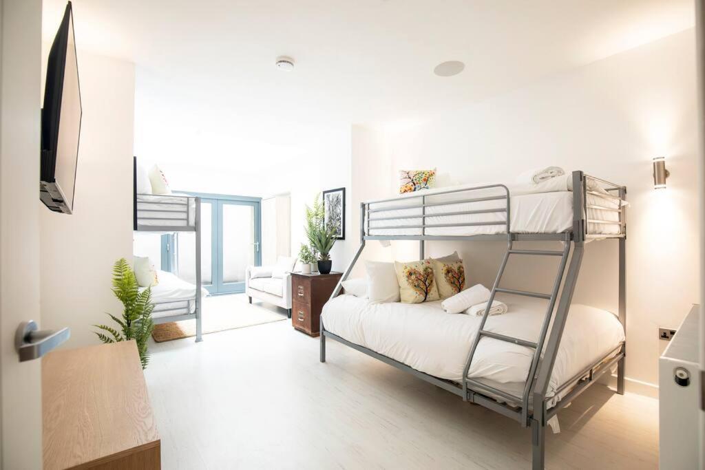 Central Townhouse With Roof Terrace Manchester Esterno foto