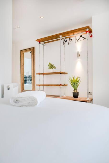 Central Townhouse With Roof Terrace Manchester Esterno foto